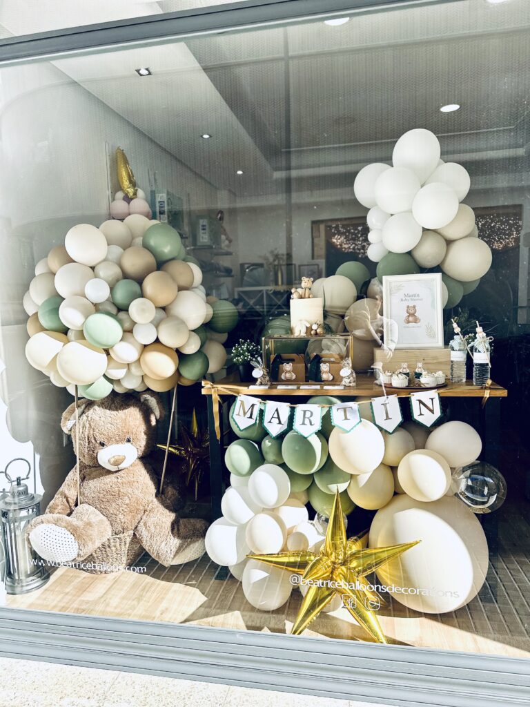 Paleta de colores decoración con globos en baby shower